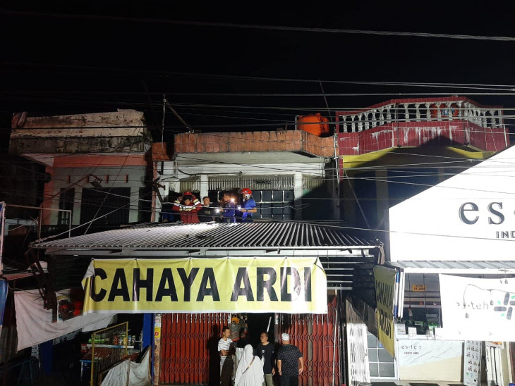 Telah Terjadi Konsleting Listrik di Jalan M.YAMIN SH ,Bangkinang Kota